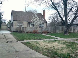 704 W H St, Wymore, NE 68466