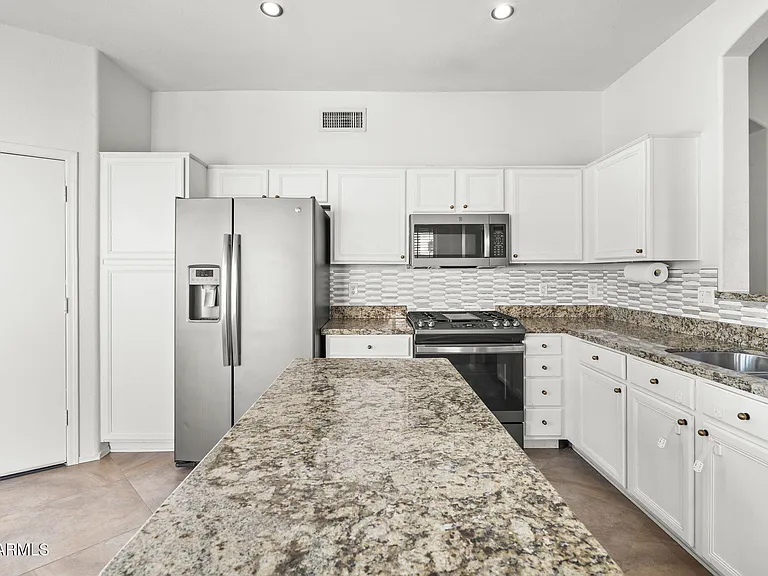 1638 E Barbarita Ave — Photo 10