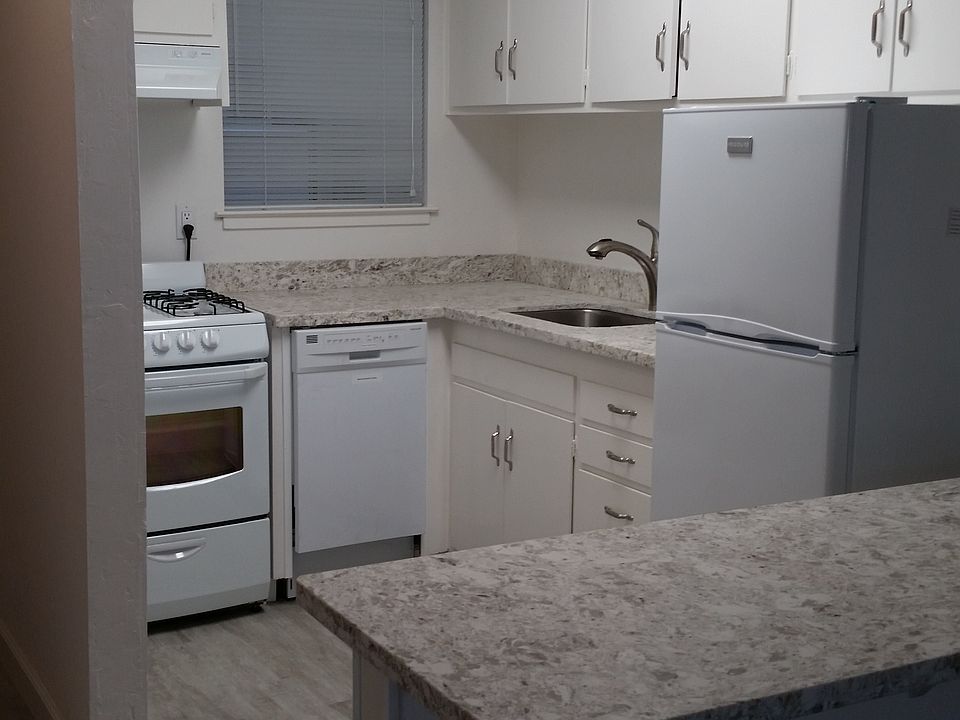 Kitchen w/new appliances & Quartz counter tops