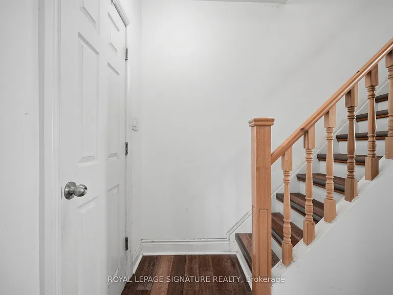 3331 Dundas St W — Photo 18