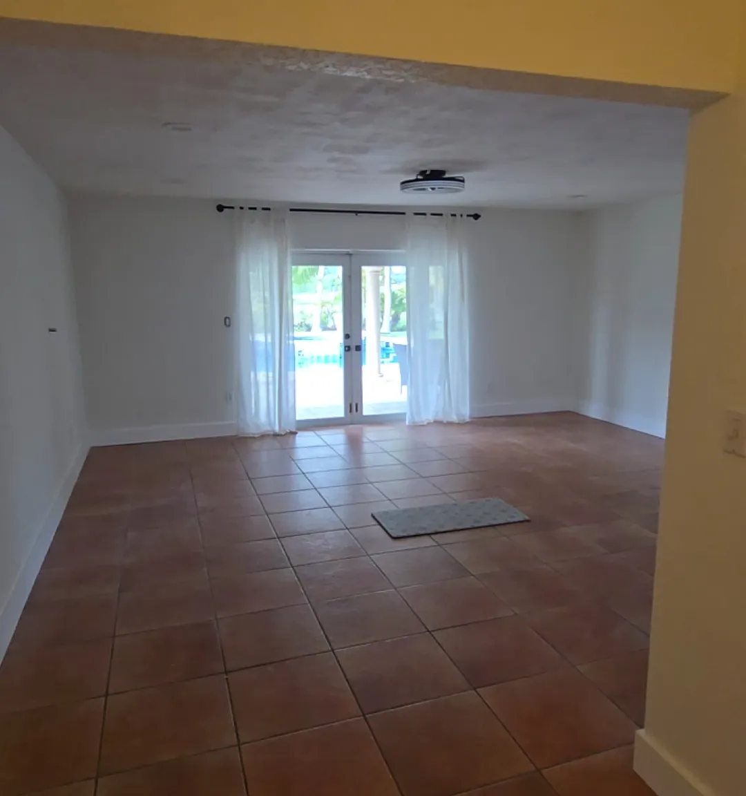 3 bed, 2057 sqft, $5,400 — Photo 2