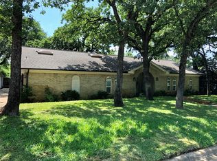 2845 Hurstview Dr, Hurst, TX 76054