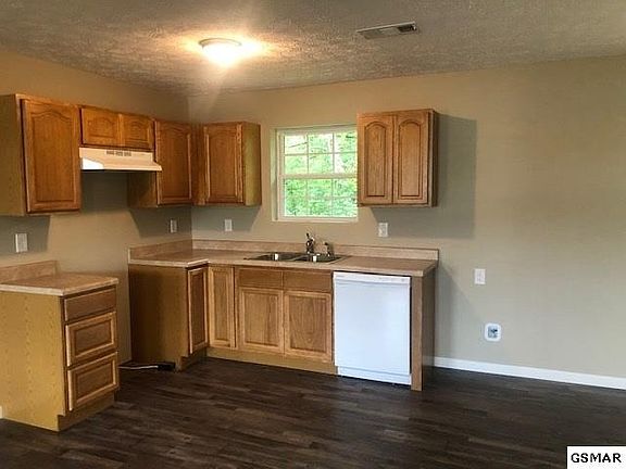 4th image of 111 Dee Dee Ct