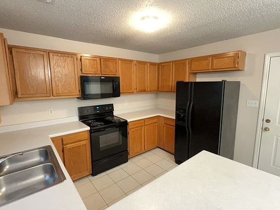 4th image of 111 Carlisle Ct
