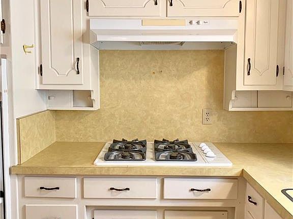 4th image of 928 Meadowview Dr