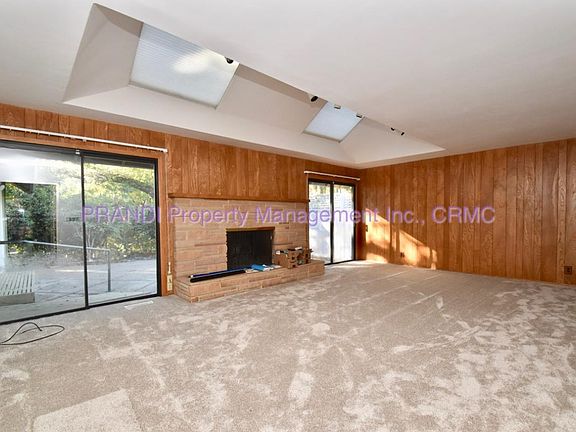 4th image of 104 Calumet Ave