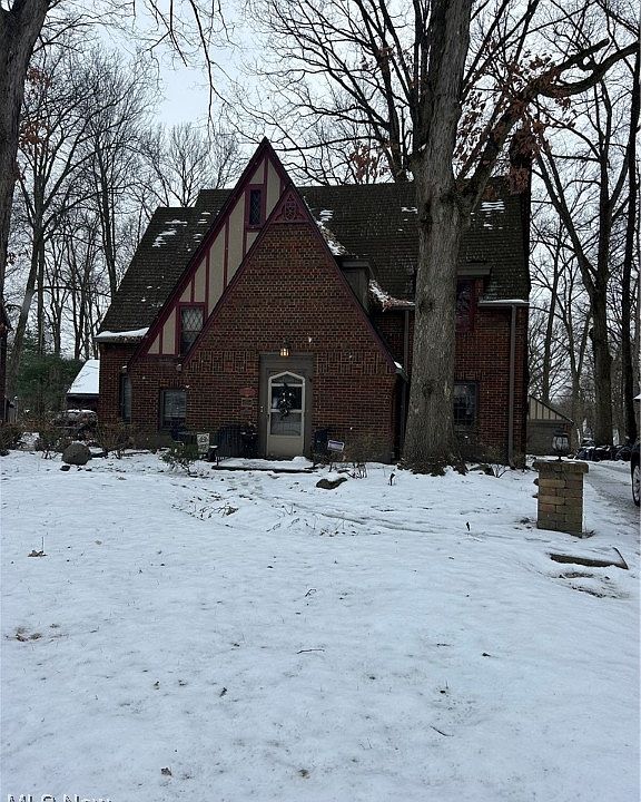 1st image of 61 Jeanette Dr