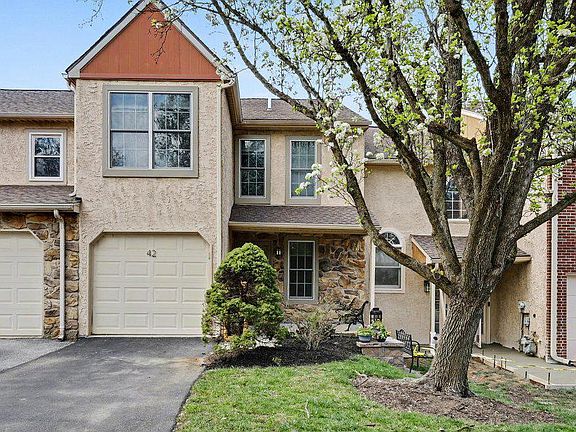 2nd image of 42 White Pine Ct