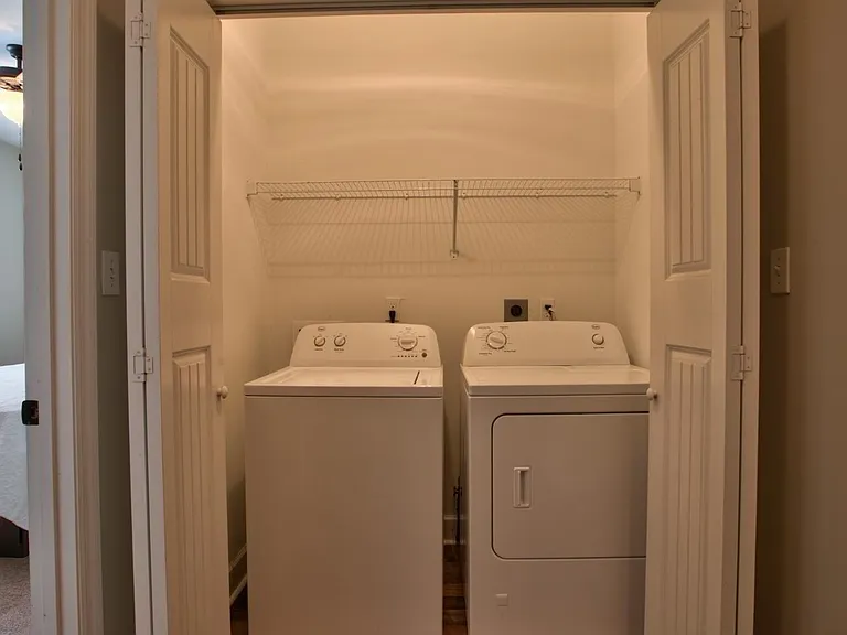 1864 Belle Vue Way — Photo 22