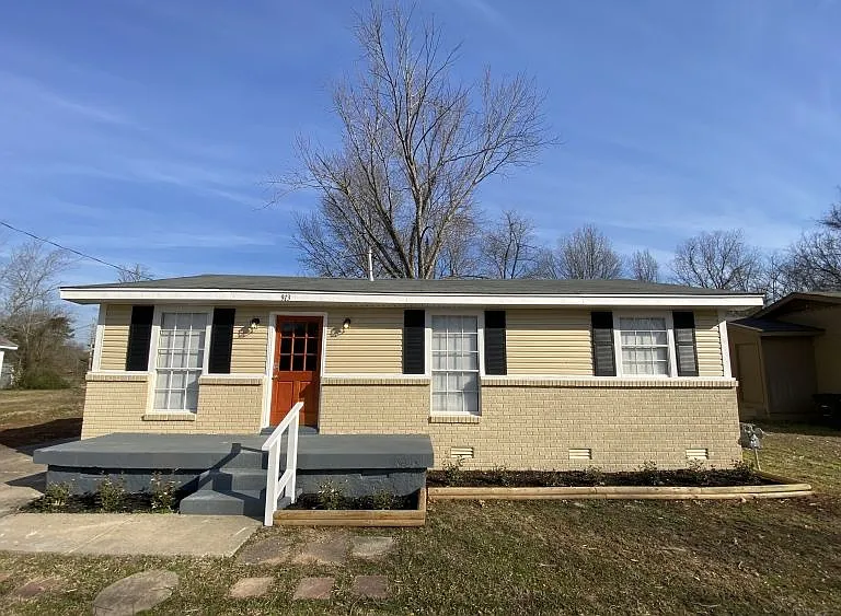 913 King St — Photo 1