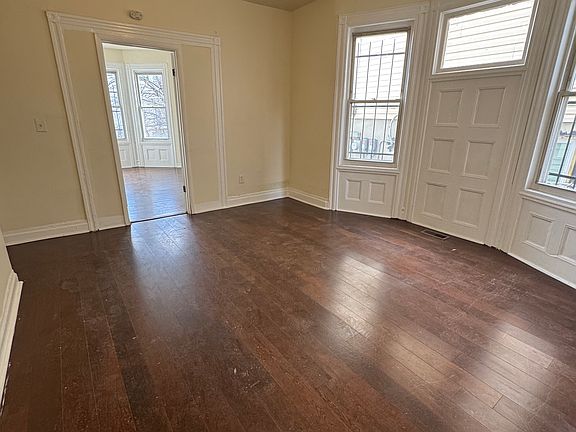 5th image of 133 Seymour Ave #1