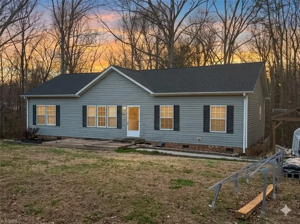 3233 Alamo Dr, Trinity, NC 27370