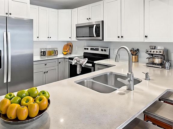 5th image of 3004 NE 5th Terrace #317-C