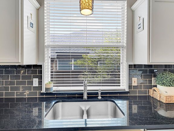 5th image of 6004 Crestmill Ln