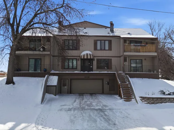 326 10th Ave S APT 2, Fargo, ND 58103