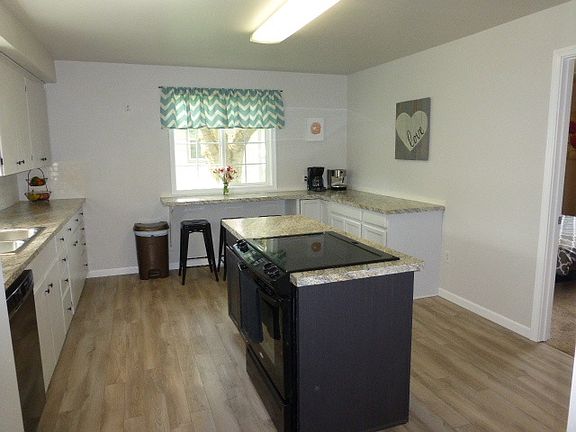 5th image of 514 E Empire Ave