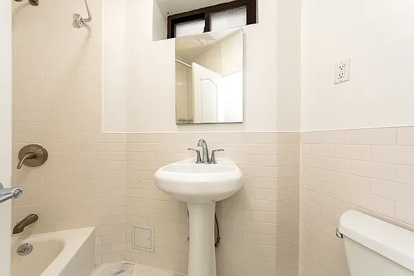 Rented by A&E Real Estate Management | media 5