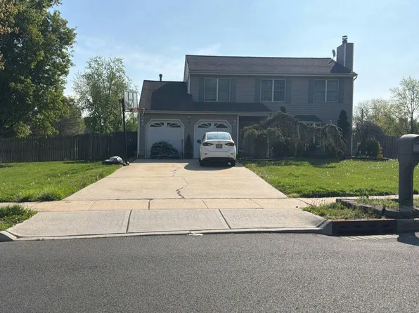20 Belle Terre Dr, Manalapan, NJ 07726