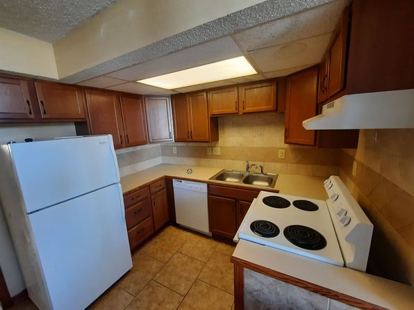 $795 - 2 bedroom/ 1 bathroom - Check out this bi-level apartment!, 4606 W Maple St, Wichita, KS 67209