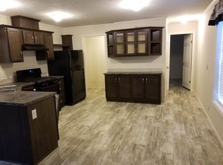 110 Peachtree Ln, Belleville, MI 48111