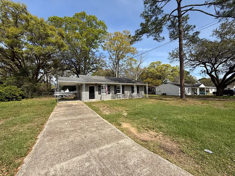 4666 Bit And Spur Rd — Photo 3