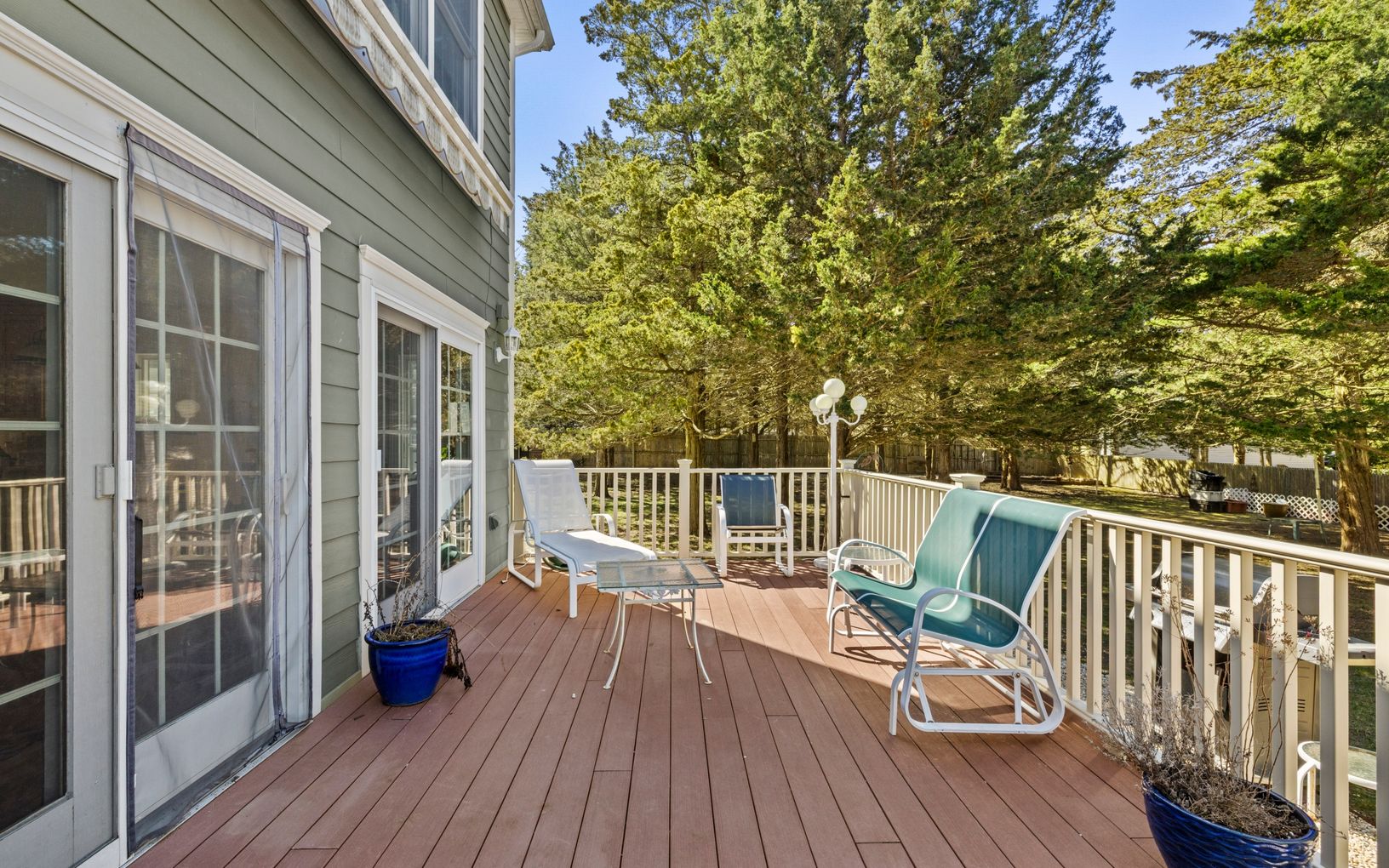  Sunny Deck