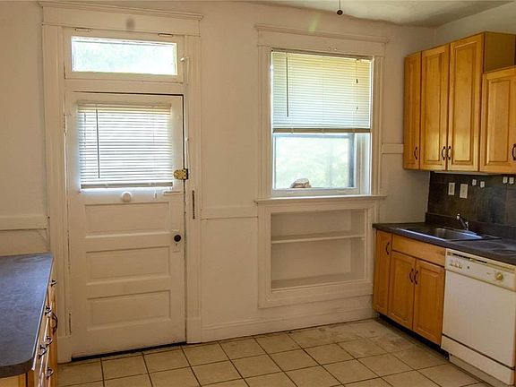 3rd image of 6009 Kingsbury Ave