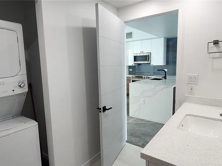 2146 Van Buren St #403 — Photo 18