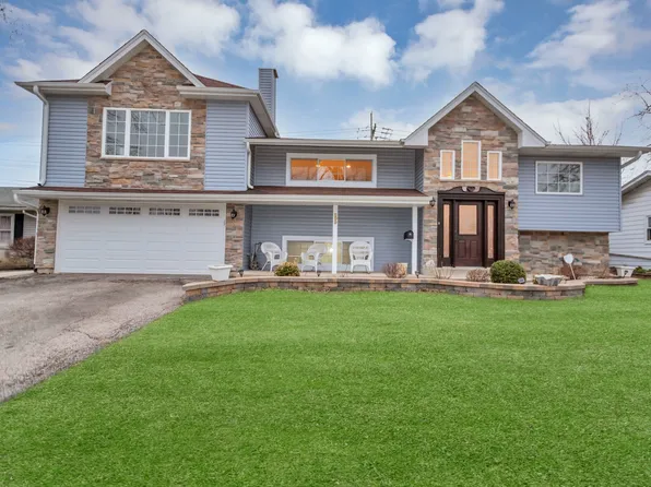 299 Trowbridge Rd, Elk Grove Village, IL 60007