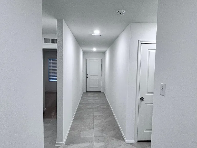 411 Ashbrook Way — Photo 3