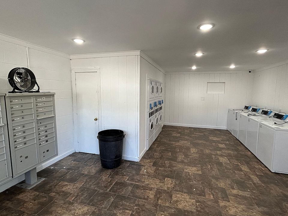 1st image of 405 Oak St #4945410