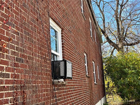 4th image of 619 Rockford Ave