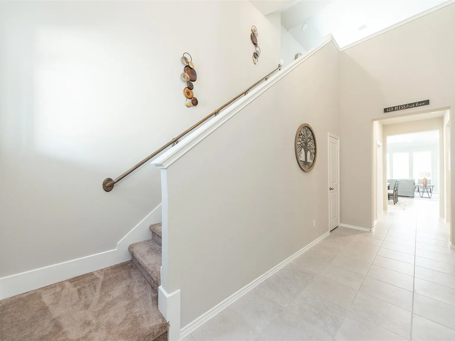 4 bed, 3.0 bath, 2276 sqft, $2,850 — Photo 4