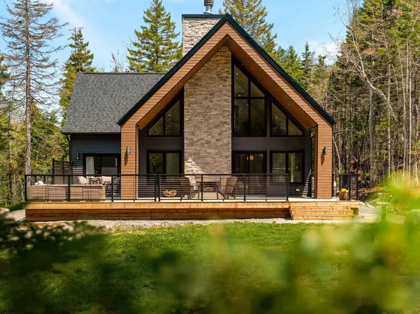 169 Paces Lake Dr, Halifax, NS B0J 2L0