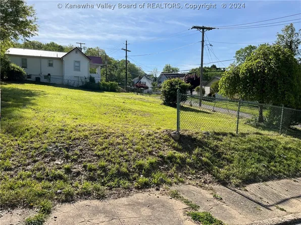 904 Greendale Dr, Charleston, WV 25302
