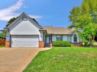 105 N Finch Ct, Andale, KS 67001