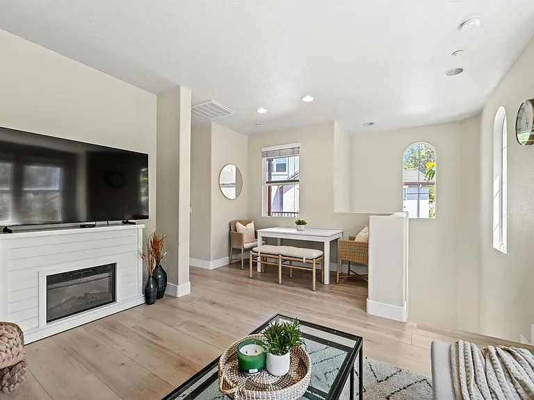 Sweet Gum Pl — Photo 19