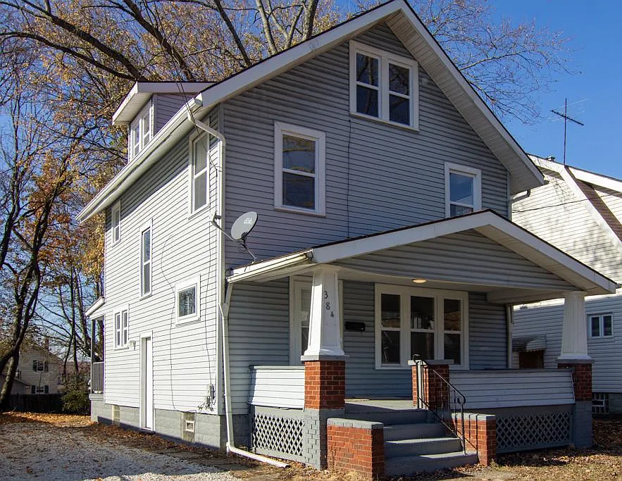 384 Noble Ave photo 1