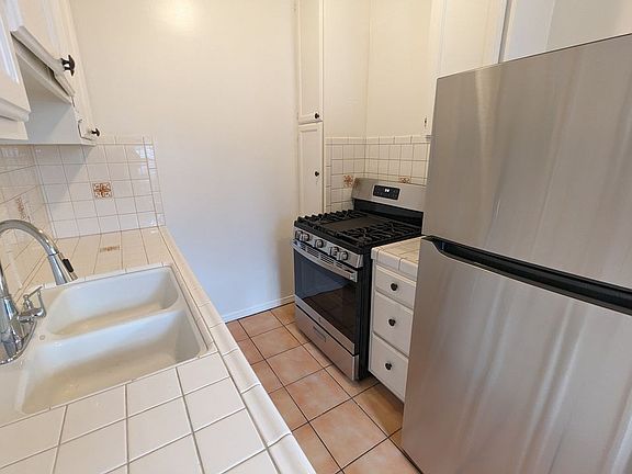 3rd image of 559 N Normandie Ave APT 103