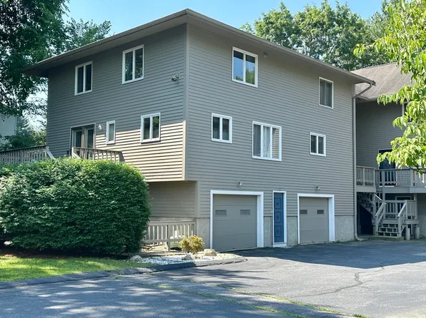 125 Chapin Rd APT 3A, Hudson, MA 01749