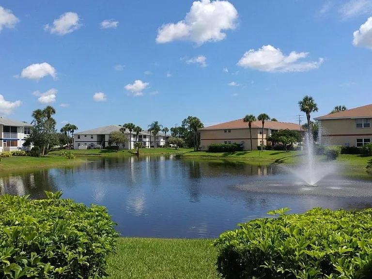 1562 SE Royal Green Cir #T-204 — Photo 11