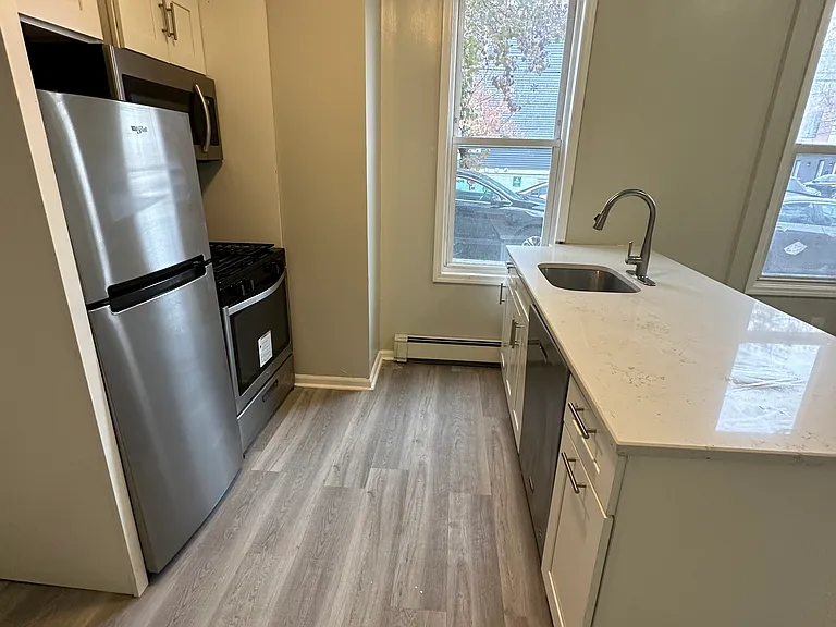 218 Bowers St #1F — Photo 1