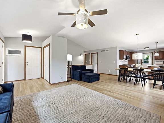 4th image of 823 McCollister Ct
