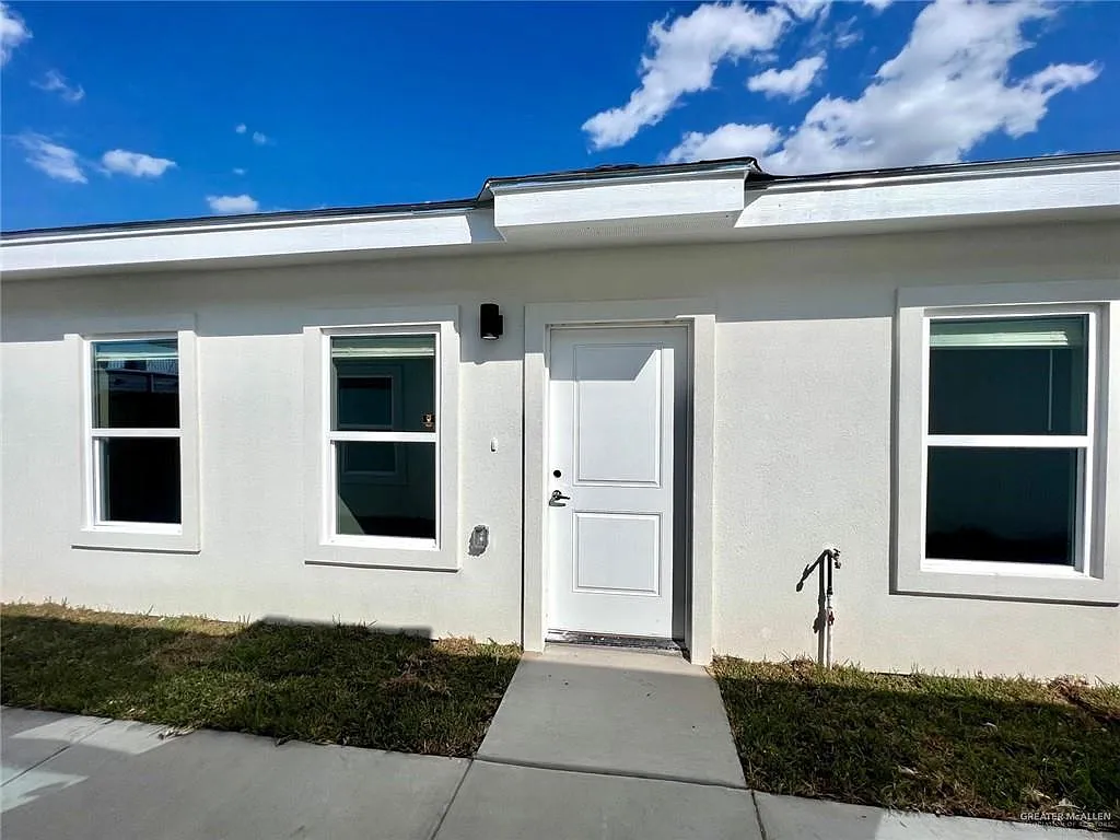 3 bed, 2.0 bath, 4032 sqft, $1,350 — Photo 4