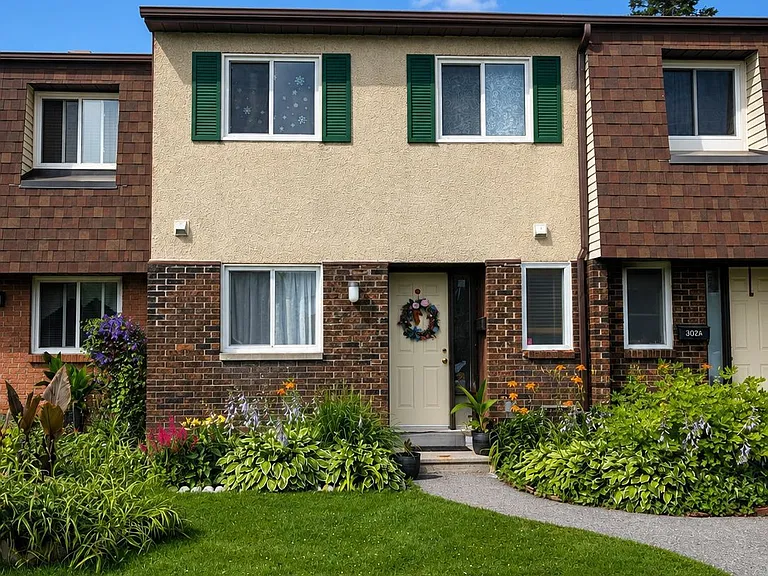 302 Craig Henry Dr #B — Photo 2