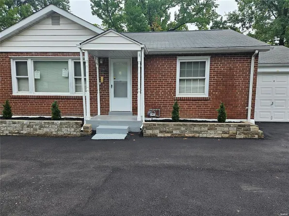 1828 N Hanley Rd, Saint Louis, MO 63114