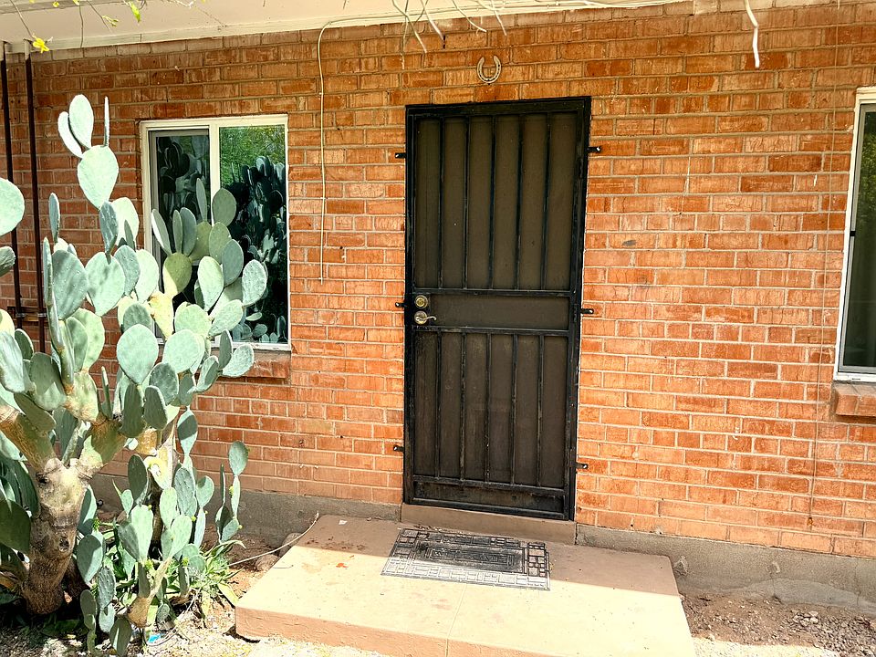 Kitchen side entrance to unit.