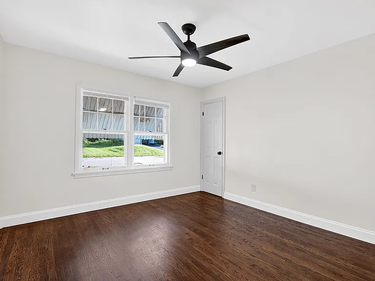 8033 Busiek Ave — Photo 14