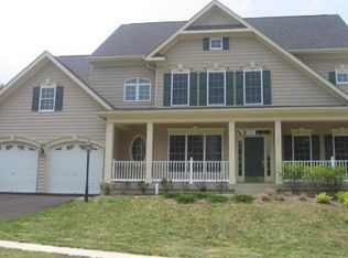 3625 Stonewall Manor Dr, Triangle, VA 22172