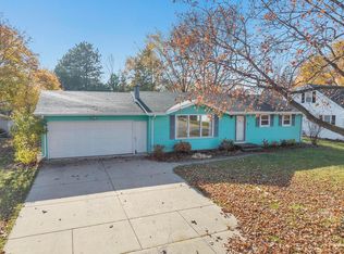 1121 April Ln, Green Bay, WI 54304